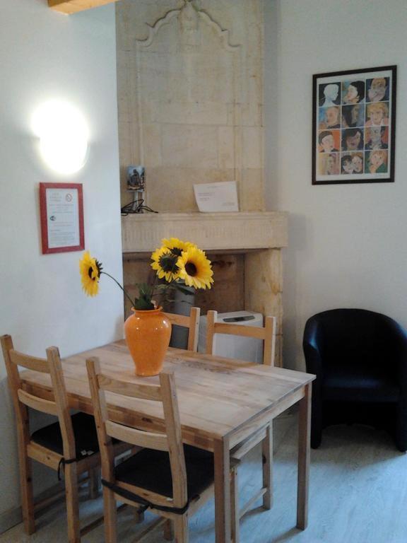 Logis Andraud Studios Saint-Émilion Quarto foto